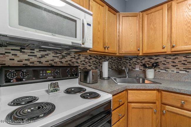 H10 - 6711 Gunston Ln, Condo with 2 bedrooms, 2 bathrooms and null parking in Prospect KY | Image 11