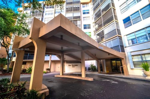 613-1300 Saint Charles Pl, Pembroke Pines, FL, 33026 | Card Image