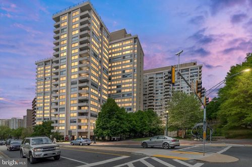 2329n-5500 Friendship Blvd, CHEVY CHASE, MD, 20815-7279 | Card Image