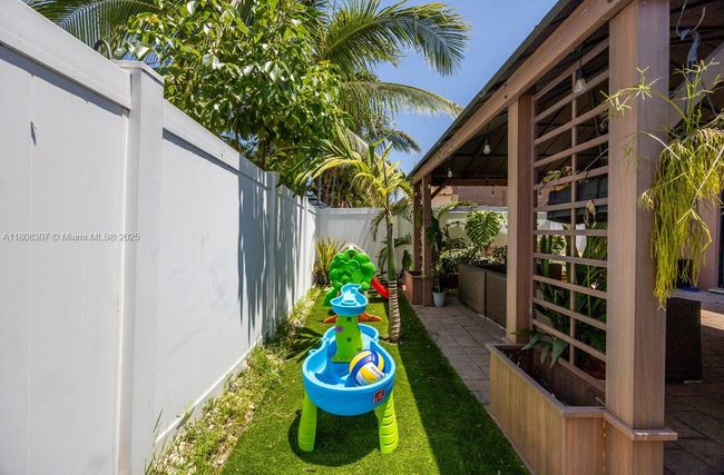 3427 W 89 Th Ter, Townhouse with 3 bedrooms, 3 bathrooms and null parking in HIALEAH FL | Image 44