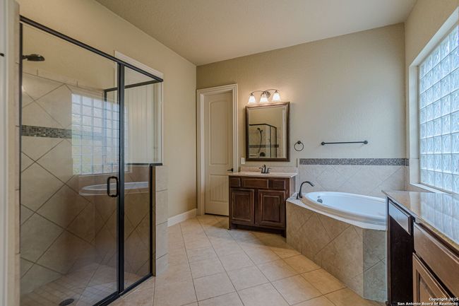 27038 Sable Run, House other with 5 bedrooms, 4 bathrooms and null parking in Boerne TX | Image 37