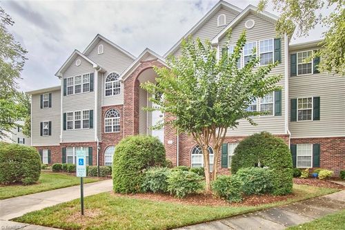 423 Scholastic Dr, Winston Salem, NC, 27106-5132 | Card Image
