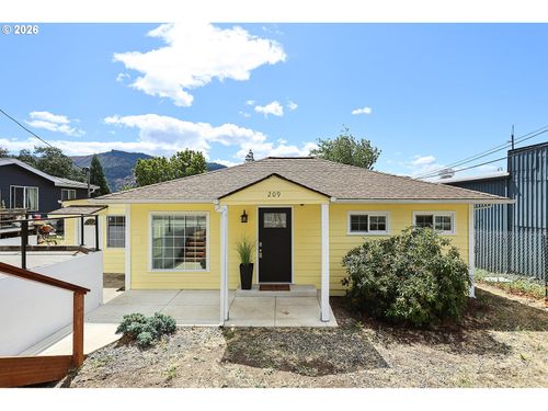 209 E Humboldt St, Bingen, WA, 98605-9138 | Card Image