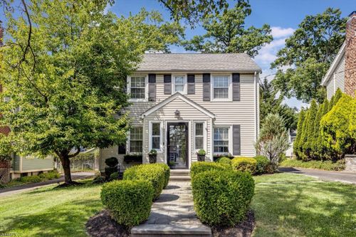 160 Woodland Ave, Verona, NJ, 07044-2208 | Card Image
