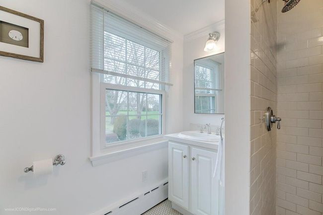 569 Turner Rd, Home with 4 bedrooms, 3 bathrooms and 6 parking in Middletown RI | Image 27