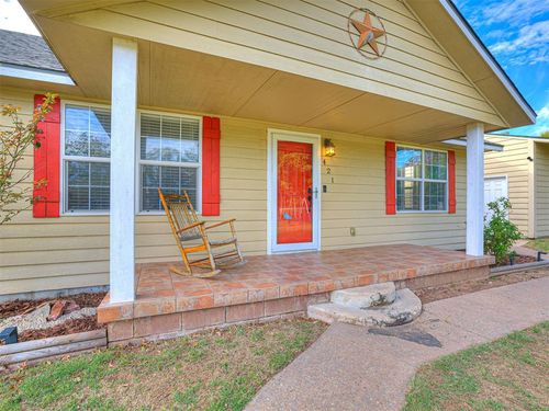 421 Bobby Mankin Dr, Choctaw, OK, 73020-7424 | Card Image