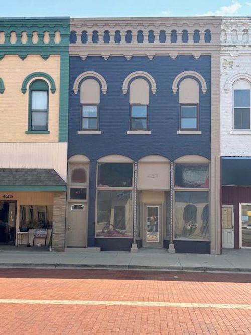 427 W Main St, Ionia, MI, 48846-1553 | Card Image