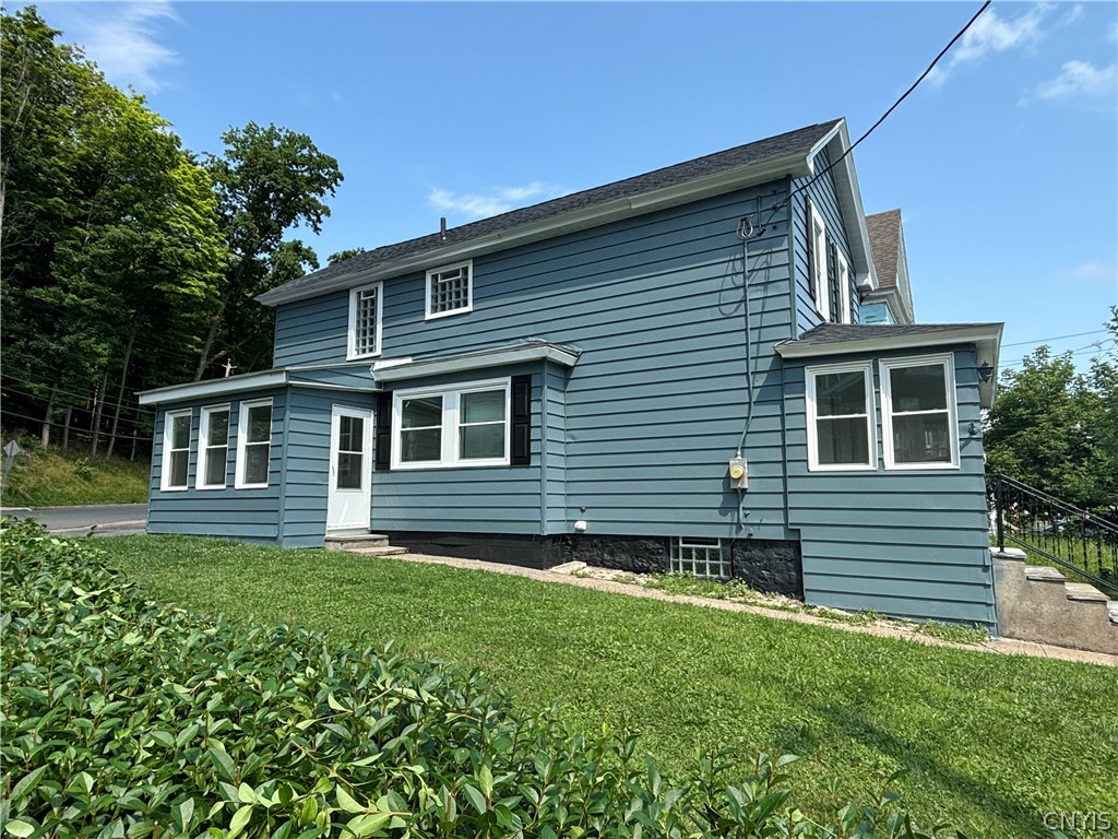 Caroline Ave, Syracuse, NY 13209