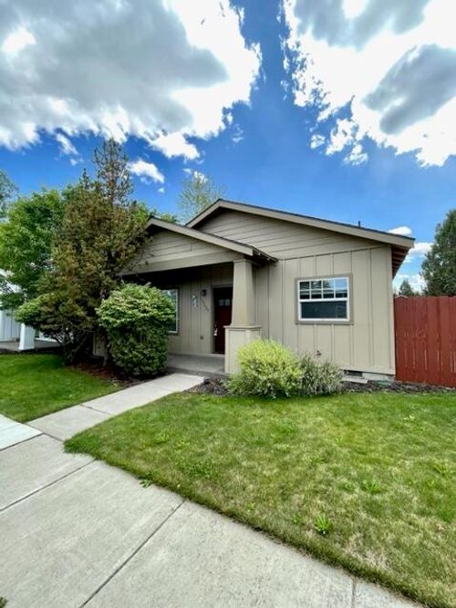 20627 White Dove Ln, Bend, OR, 97702-2916 | Card Image