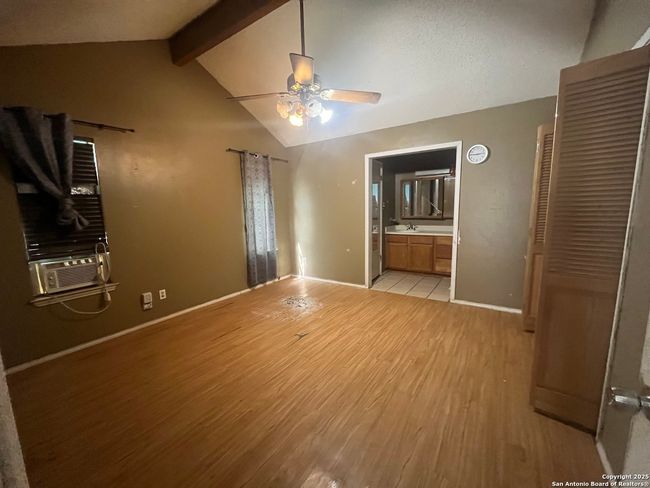 5212 Vinecrest Cir, House other with 3 bedrooms, 2 bathrooms and null parking in Kirby TX | Image 8