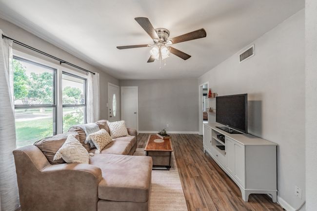 600 Brookfield Dr, House other with 3 bedrooms, 2 bathrooms and null parking in Hurst TX | Image 6