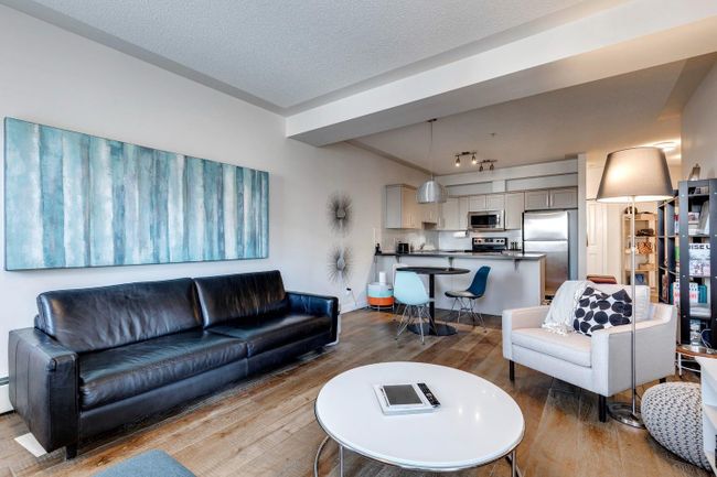 406 - 2422 Erlton Street Sw, Home with 2 bedrooms, 2 bathrooms and 1 parking in Calgary AB | Image 5