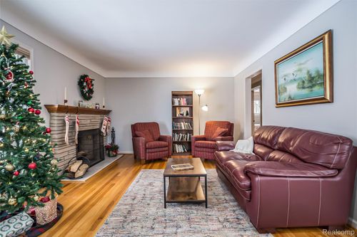 9330 San Jose, Redford, MI, 48239-2322 | Card Image