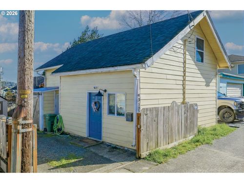 931 S 4th St, Coos Bay, OR, 97420-1409 | Card Image
