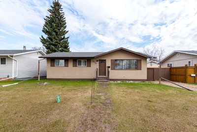 5724 47 St, House detached with 4 bedrooms, 2 bathrooms and 6 parking in Lloydminster AB | Image 2