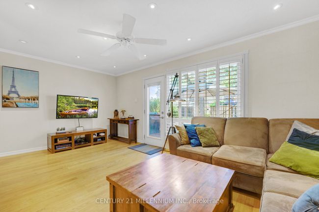 82 - 69 Old Burnhamthorpe Rd, Condo with 4 bedrooms, 2 bathrooms and 1 parking in Etobicoke ON | Image 6
