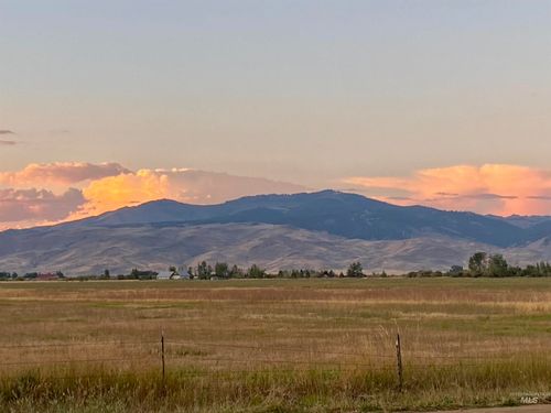 135 N N 30 E, Fairfield, ID, 83327-5566 | Card Image