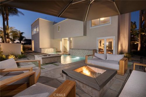3242 Falkland Cir, Huntington Beach, CA, 92649-2812 | Card Image