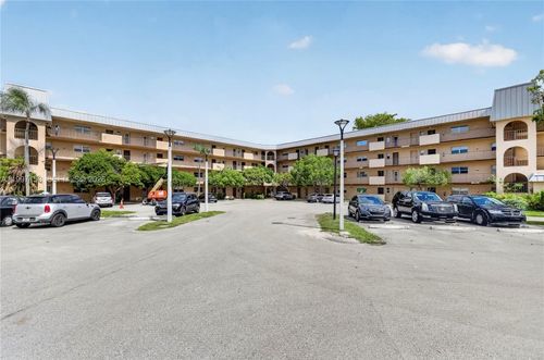 207-6201 N Falls Circle Dr, Lauderhill, FL, 33319-6852 | Card Image