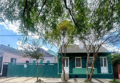 b-922-B Kerlerec St, New Orleans, LA, 70116-1929 | Card Image