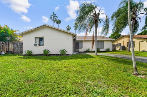 2803 Nw 108th Ter, Sunrise, FL, 33322-1833 | Card Image