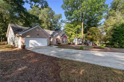 2002 Forsyth Park Lane, House other with 4 bedrooms, 2 bathrooms and 6 parking in Hoschton GA | Image 2