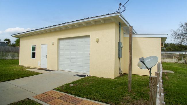 222 Rosa L Jones Dr, Home with 3 bedrooms, 4 bathrooms and null parking in Cocoa FL | Image 7