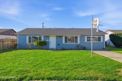 303 W 9th St, Wapato, WA, 98951-1406 | Card Image