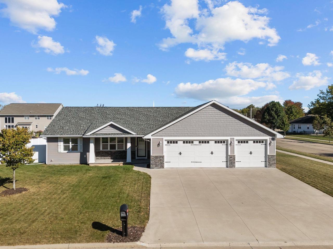 Maple Grove Dr, Neenah, WI 54956