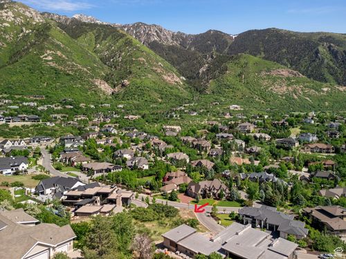 1090-1 E Carriagewood Cv, Sandy, UT, 84092-1216 | Card Image