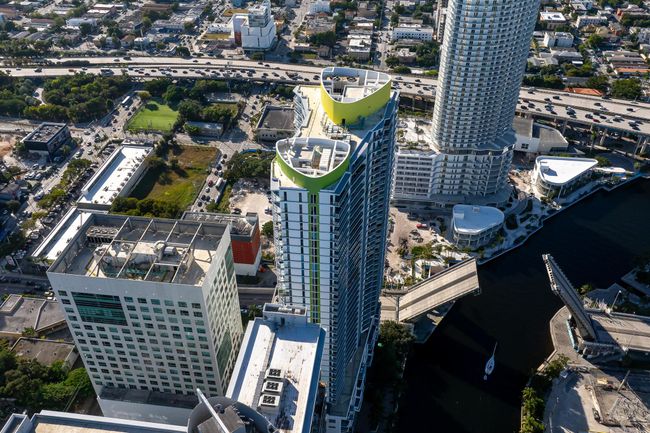 APT-4012 - 185 Sw 7 Th St, Condo with 2 bedrooms, 3 bathrooms and null parking in Miami FL | Image 51