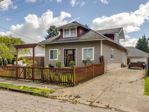 320 Gatch St, Woodburn, OR, 97071-4924 | Card Image