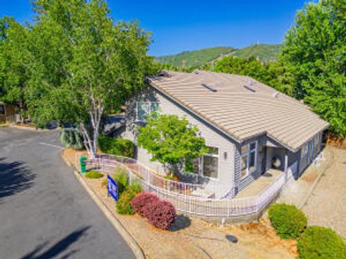 877 Ne 7th St, Grants Pass, OR, 97526-1634 | Card Image