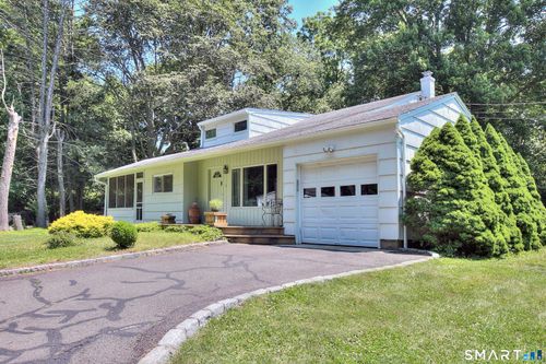 5 Guyer Rd, Westport, CT, 06880-5104 | Card Image