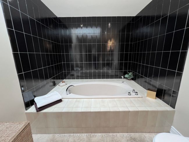 21 Southridge Trail, House other with 6 bedrooms, 4 bathrooms and 5 parking in Caledon Village ON | Image 26