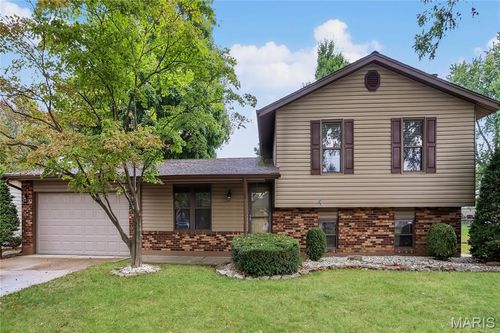 110 El Perro Drive, St Peters, MO, 63376 | Card Image