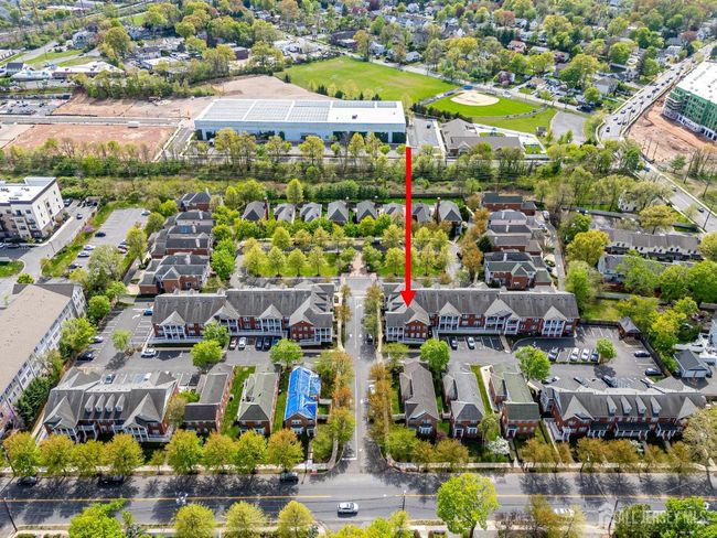 52 Central Square Park, Townhouse with 2 bedrooms, 2 bathrooms and null parking in Metuchen NJ | Image 10