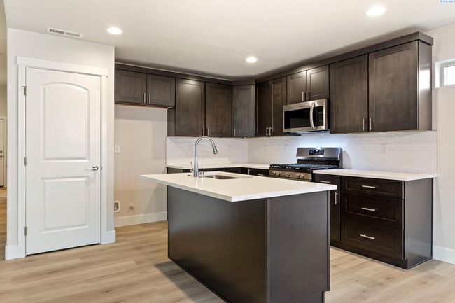 10402 Kokanee Dr, House other with 3 bedrooms, 2 bathrooms and 3 parking in Pasco WA | Image 15