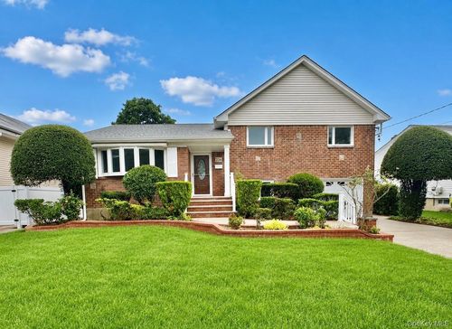 226 Vincent Dr, East Meadow, NY, 11554-2425 | Card Image