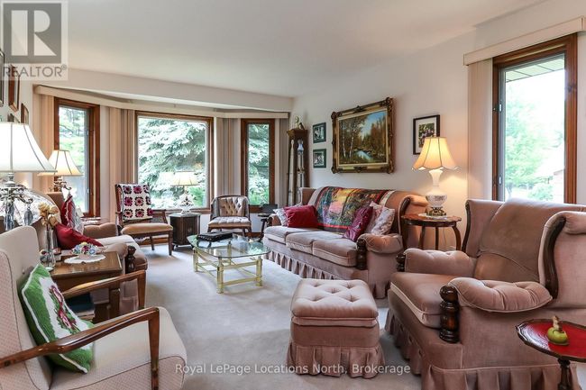 3 Kelley Cres, House other with 4 bedrooms, 3 bathrooms and 8 parking in Wasaga Beach ON | Image 5