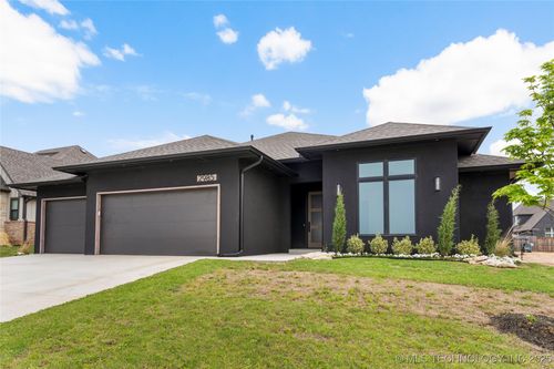 2985 E 146th St S, Bixby, OK, 74008-8078 | Card Image
