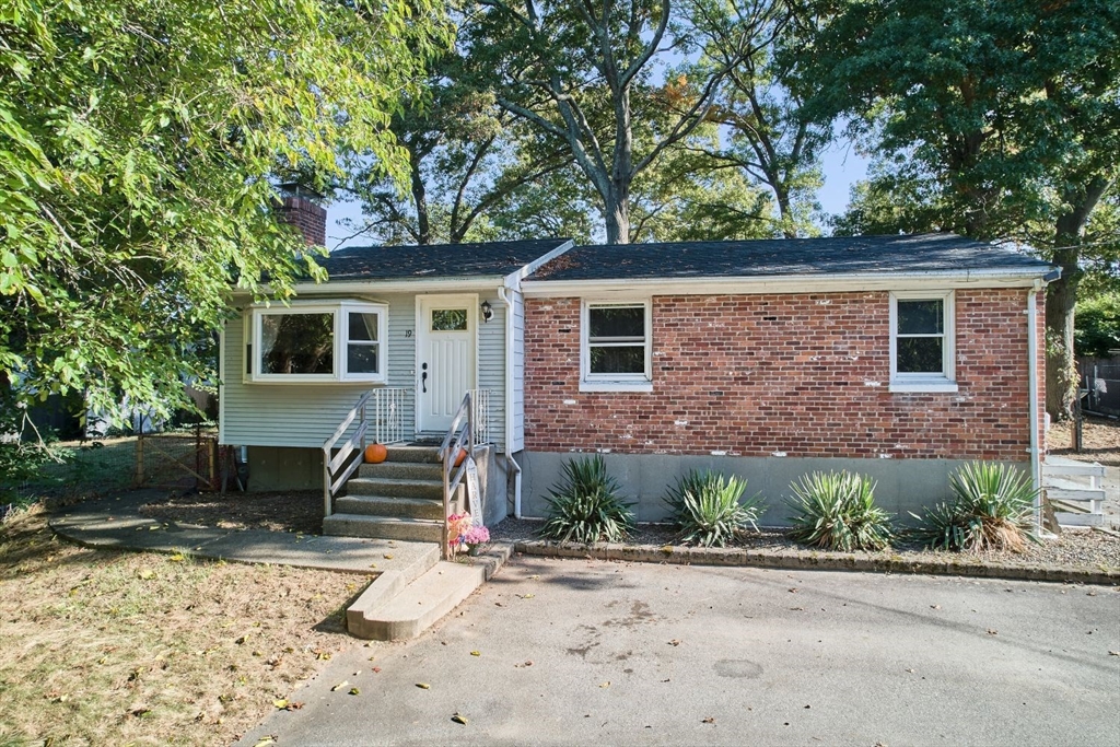 Leedham St, Attleboro, MA 02703