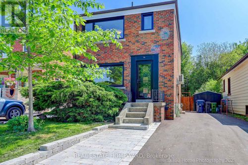 21 Phillip Avenue, Toronto (Birchcliffe-Cliffside), ON, M1N3P8 | Card Image