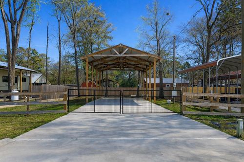 211 Martineque Ln, Pointblank, TX, 77364-4500 | Card Image