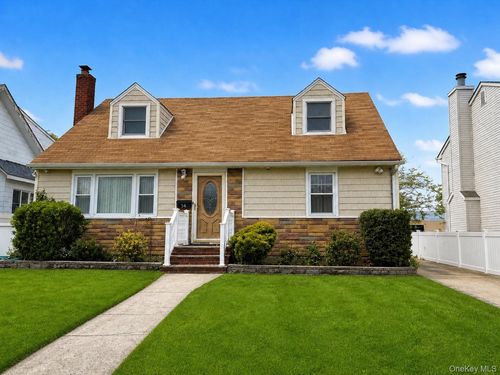 14 Evans Ave, Albertson, NY, 11507-1902 | Card Image