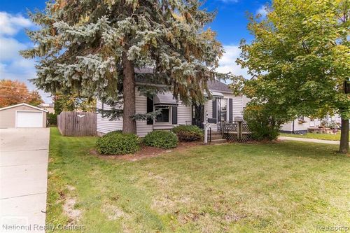 21371 Hillcrest St, Clinton Twp, MI, 48036-1507 | Card Image
