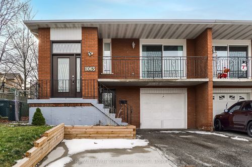 lower-1063 Blairholm Avenue, Mississauga, ON, L5C3C9 | Card Image