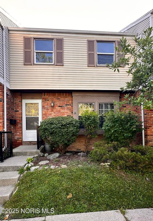 11 Meadowbrook Dr, Perrysburg, OH, 43551-3129 | Card Image