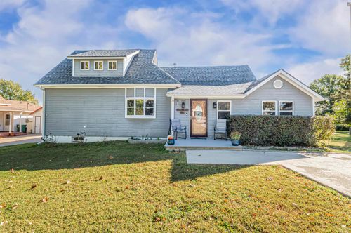 706 Grove St, Wakefield, KS, 67487-9304 | Card Image