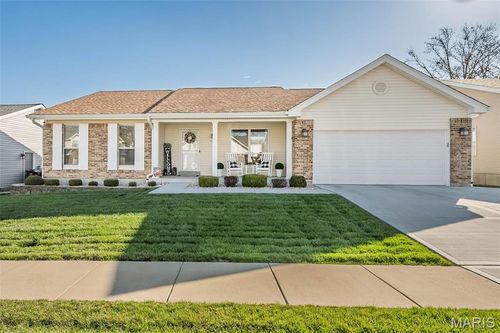 5842 Westcliffe Dr, Saint Louis, MO, 63129-4266 | Card Image